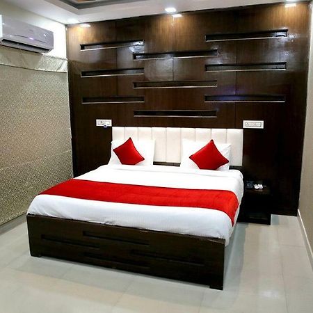 Hotel Eurasia Zirakpur Exterior photo
