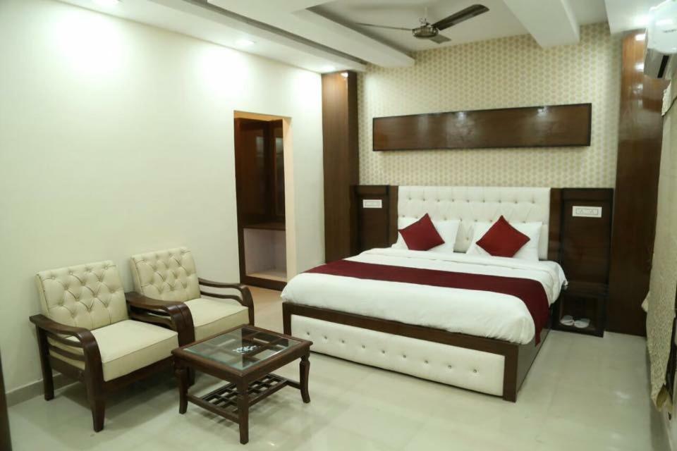 Hotel Eurasia Zirakpur Exterior photo